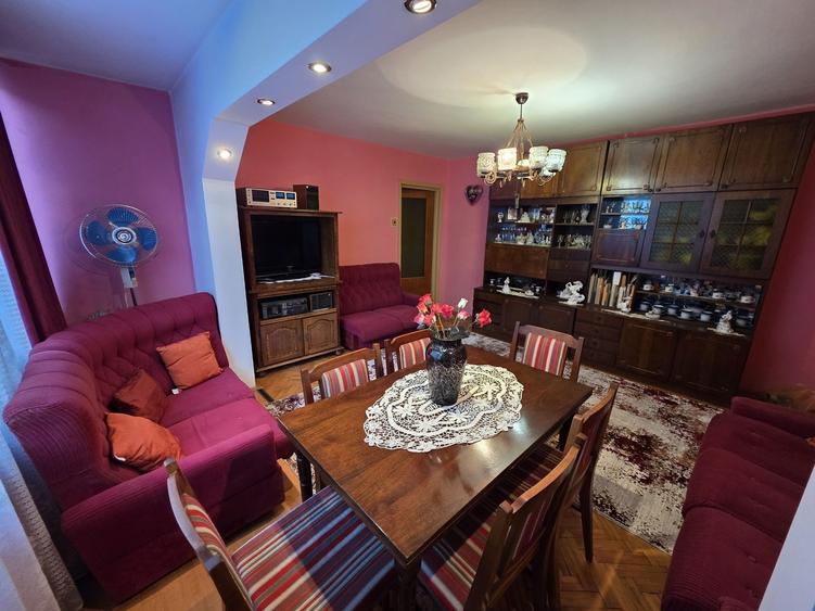 Apartament cu 3 camere semidecomandat în Micro II