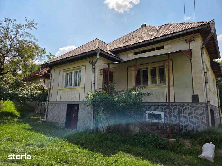 Casă cu 4 camere cu Teren 1278 Mp în Șișești