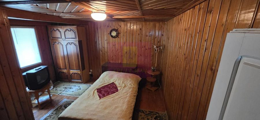 Casă individuală cu 9 camere cu Canalizare în Nord