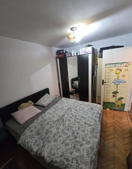 Apartament cu 3 camere decomandat în Girocului
