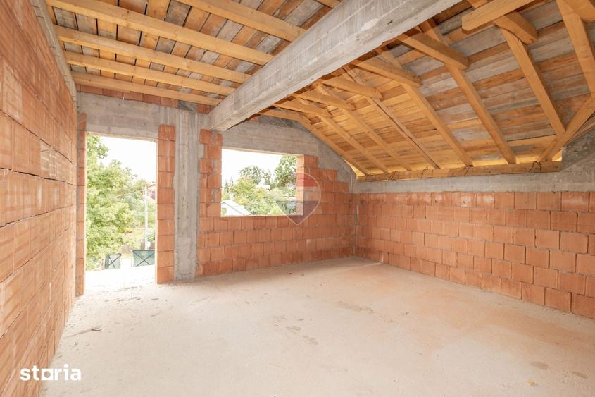 Casă cu 5 camere cu Teren 1000 Mp în Balotești