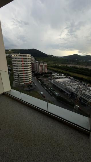 Apartament cu 3 camere semidecomandat în Florești