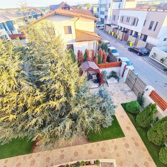 Casă individuală cu 10 camere cu Teren 650 Mp în Otopeni