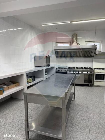 Casă cu 8 camere cu Teren 462 Mp în Central