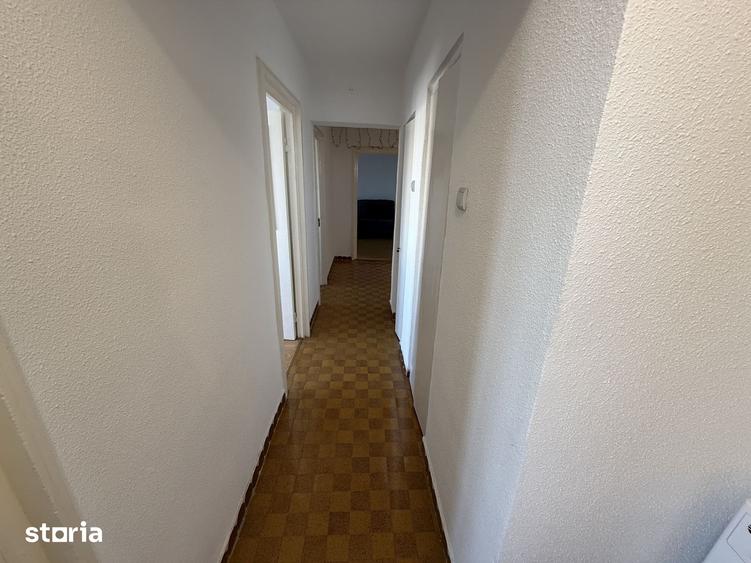 Apartament cu 3 camere decomandat în Casa de Cultură
