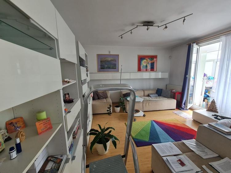 Apartament cu 3 camere decomandat, mobilat în Tudor