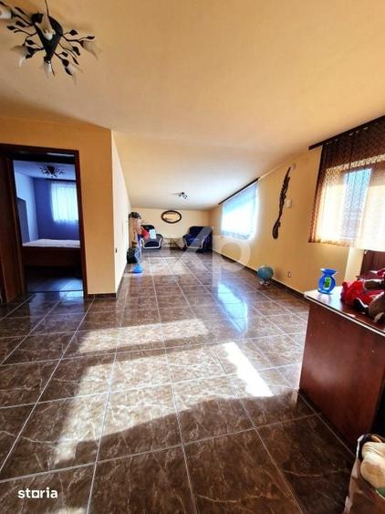 Casă cu 10 camere cu Teren 1100 Mp în Gura Șuții