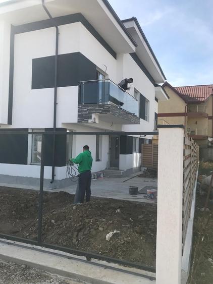 Duplex cu 5 camere cu Canalizare în Roșu