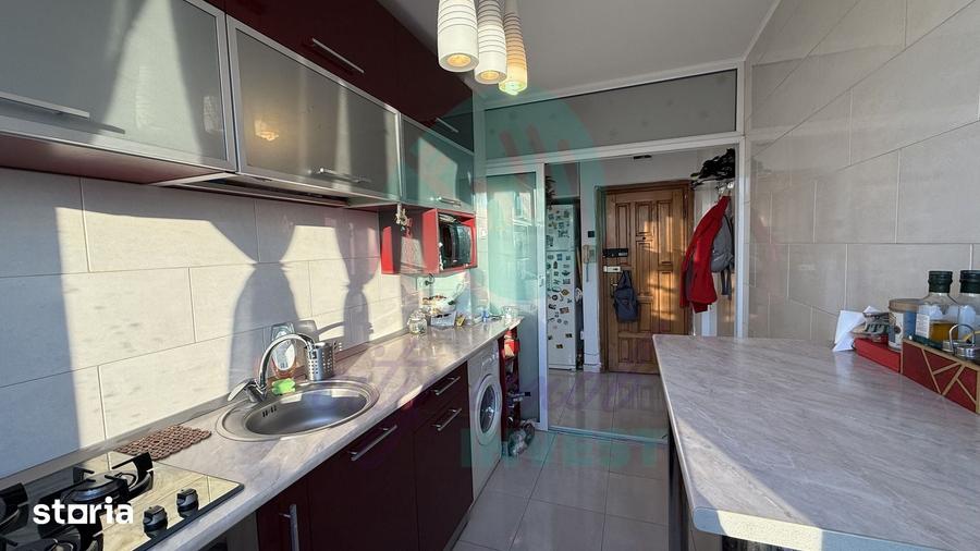 Apartament cu 3 camere semidecomandat în Iancului