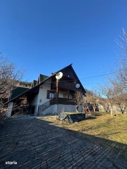 Casă cu 4 camere în Valea Neagră