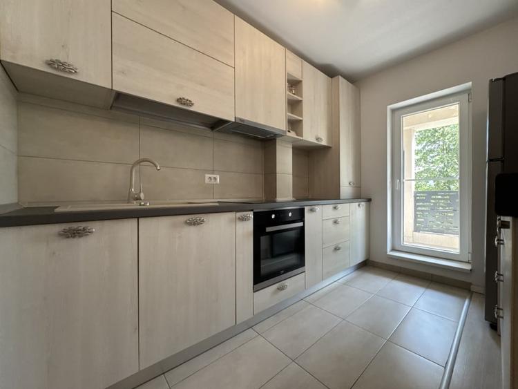 Apartament cu 3 camere decomandat, mobilat în Otopeni