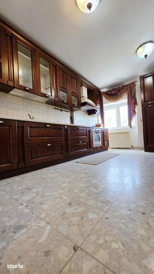 Apartament cu 4 camere decomandat, mobilat în Libertății