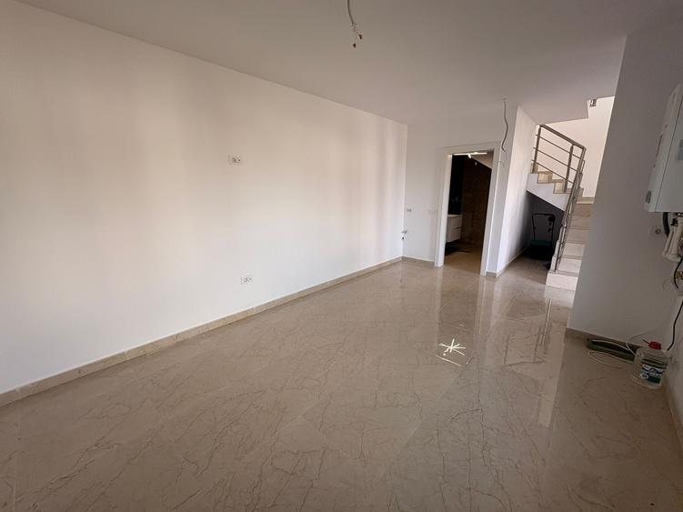 Casă cu 3 camere cu Teren 250 Mp în Cug
