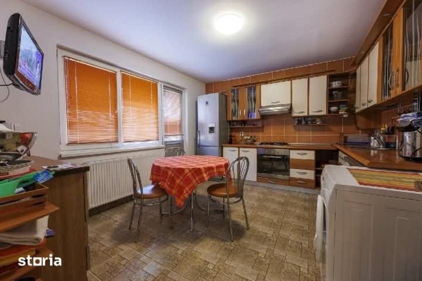 Casă cu 6 camere cu Teren 567 Mp în Central
