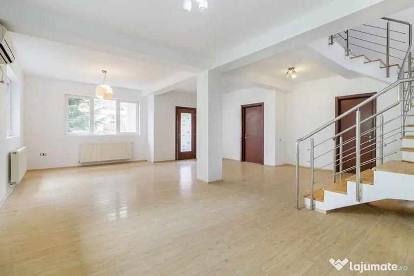 Casă cu 4 camere cu Teren 243 Mp în Central