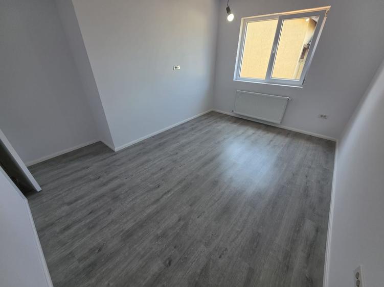 Apartament cu 3 camere decomandat în Fundeni