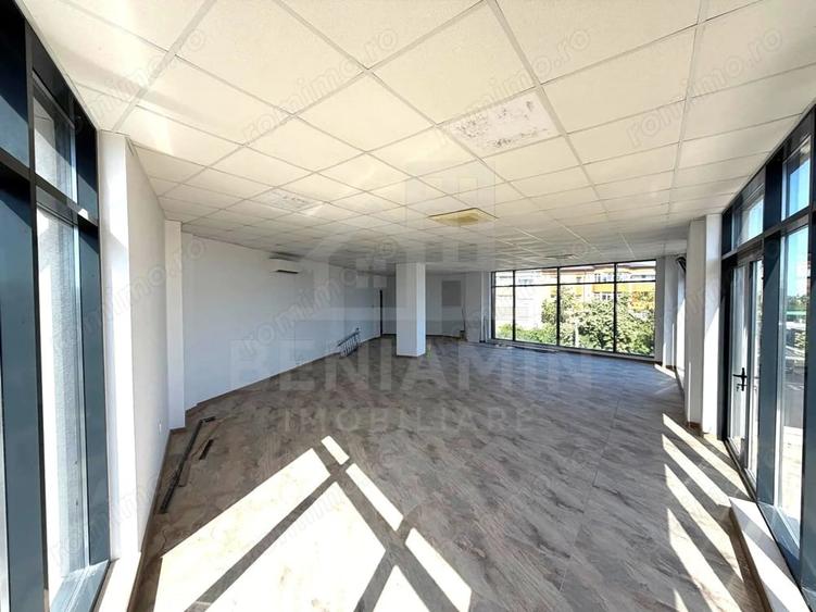 Spațiu comercial, de 100 mp, în Rovine
