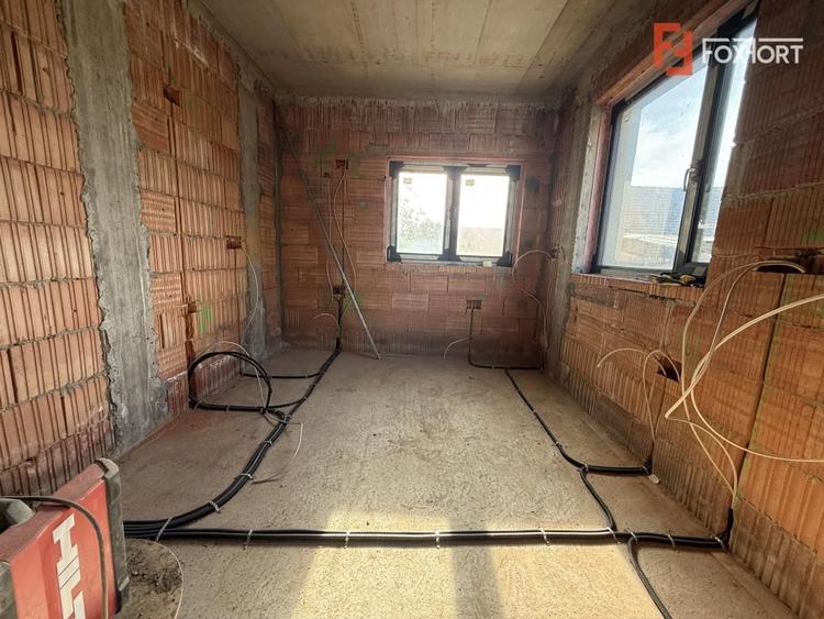 Duplex cu 4 camere cu Canalizare în Sânandrei