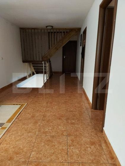 Casă individuală cu 10 camere cu Teren 840 Mp în Moroeni