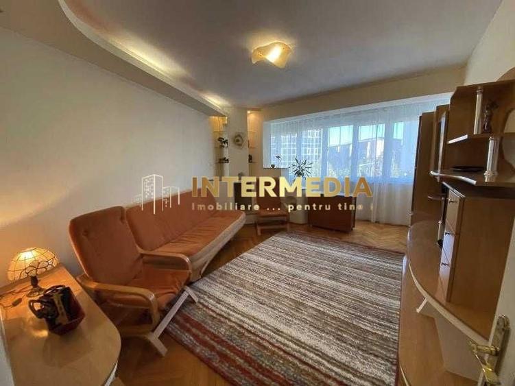 Apartament cu 3 camere decomandat, mobilat în Cetate