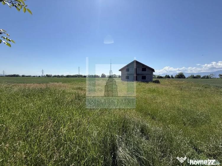 Teren de 50000 mp, în Hălchiu