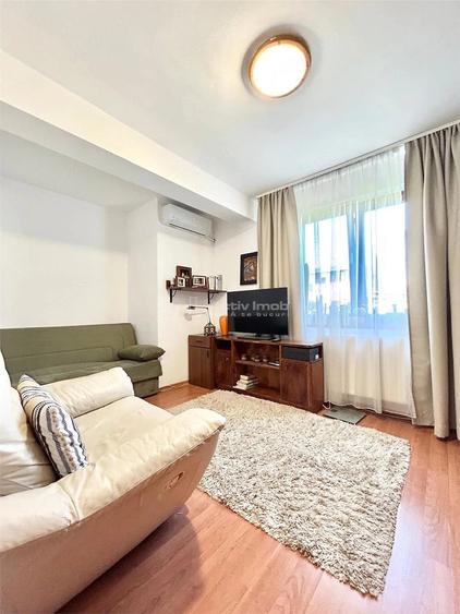 Casă cu 8 camere cu Teren 903 Mp în Odăile