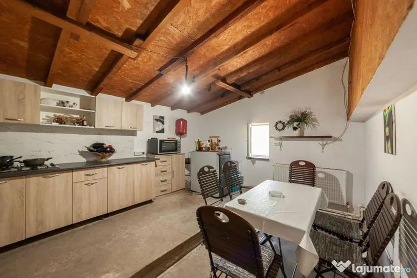 Casă cu 4 camere cu Teren 1175 Mp în Central