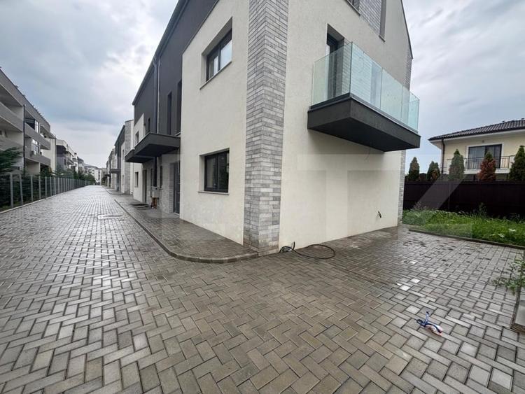 Duplex cu 4 camere cu Canalizare în Florești