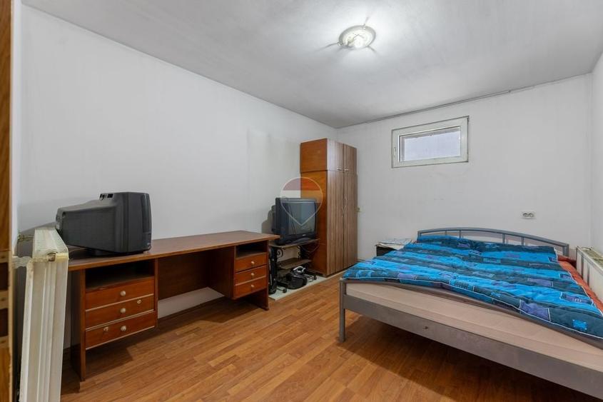Casă individuală cu 8 camere cu Teren 580 Mp în UTA