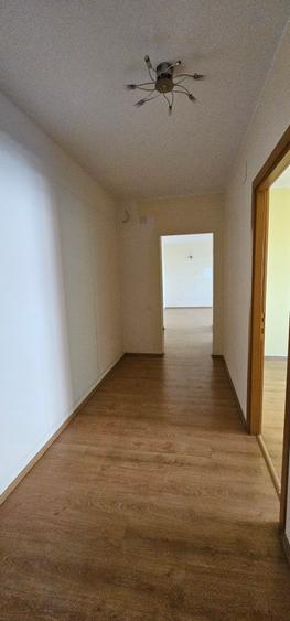 Apartament cu 3 camere decomandat, mobilat în Barbu Văcărescu