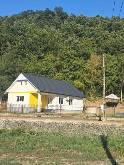 Casă cu 3 camere în Leșnic