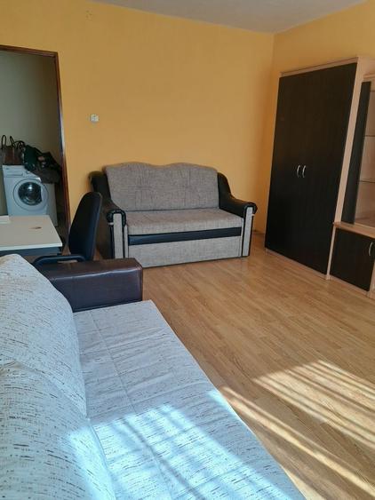 Garsonieră decomandată în Rogerius