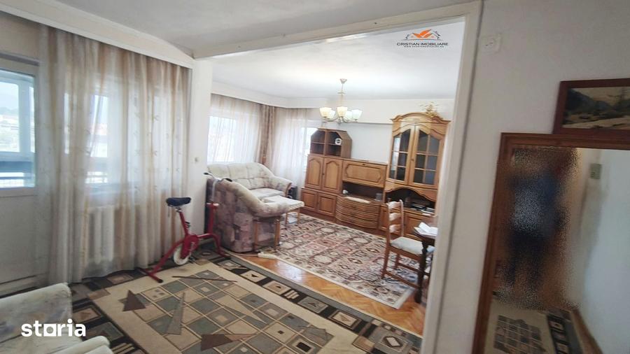 Apartament cu 3 camere decomandat în Cetate