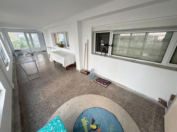 Apartament cu 3 camere decomandat, mobilat în Faleza Nord