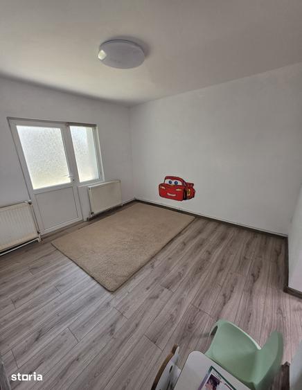 Apartament cu 4 camere decomandat în Central
