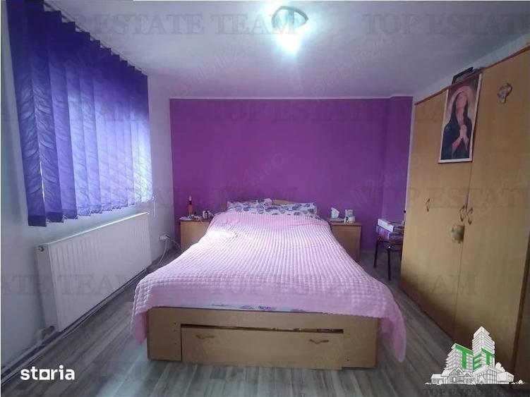 Casă cu 5 camere cu Teren 700 Mp în 1 Decembrie