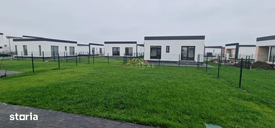 Casă cu 4 camere cu Teren 453 Mp în Vărăști