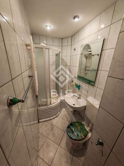 Apartament cu 4 camere semidecomandat în Central