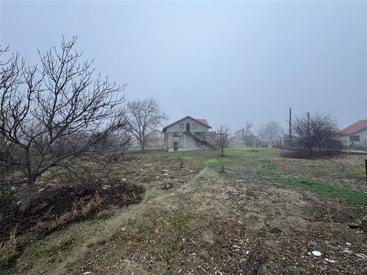 Casă individuală cu 4 camere cu Teren 2000 Mp în Rădulești