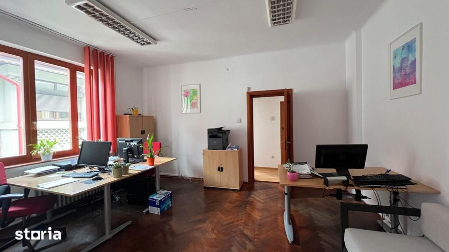 Casă cu 10 camere cu Teren 258 Mp în Cotroceni