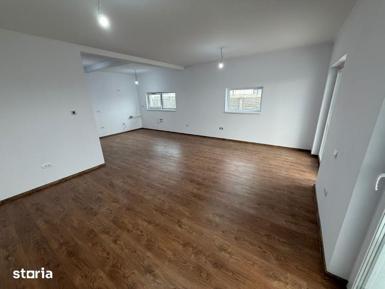 Casă cu 4 camere cu Teren 350 Mp în Săcălaz