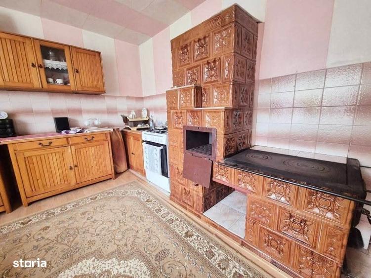 Casă cu 4 camere decomandat în Central