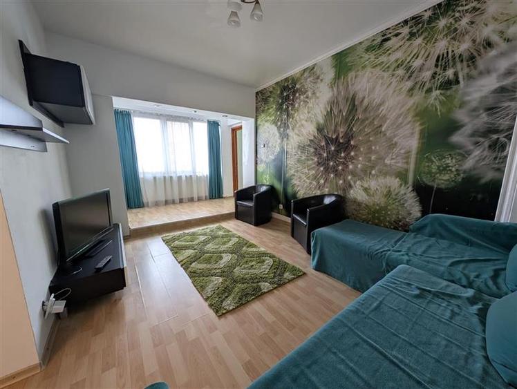 Apartament cu 3 camere semidecomandat în Ultracentral