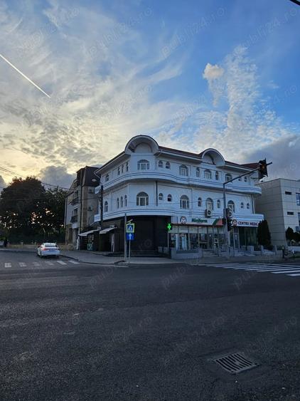 Spațiu comercial, de 800 mp, în Central