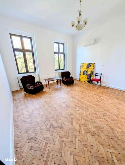 Apartament cu 3 camere decomandat în Central