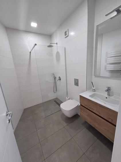 Apartament cu 4 camere decomandat în Națiunile Unite