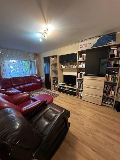 Apartament cu 3 camere decomandat în Canta