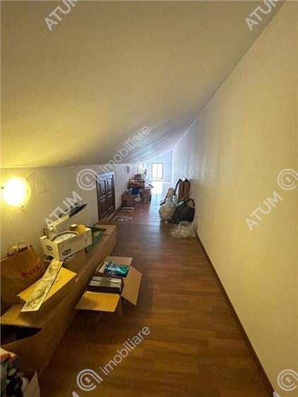 Birou, de 400 mp, în Central