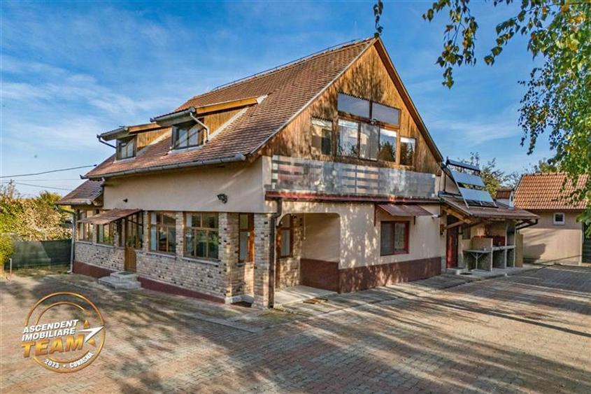 Casă individuală cu 5 camere cu Garaj în Exterior Est