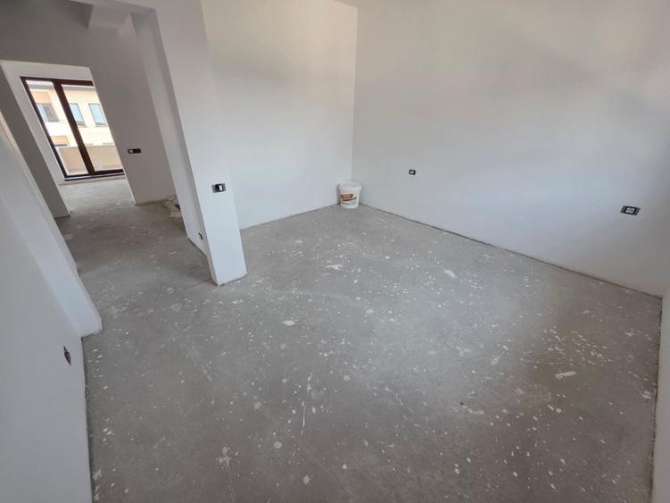 Casă individuală cu 5 camere cu Canalizare în Dobroești